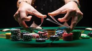 Layar permainan Lucky Neko di aplikasi mobile data macau menampilkan gulungan slot dan simbol kucing beruntung
